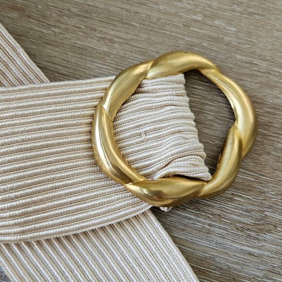 Vintage Talbots Off White Cream Belt Matte Gold Tone Round Buckle Large Casual - Picture 4 of 5
